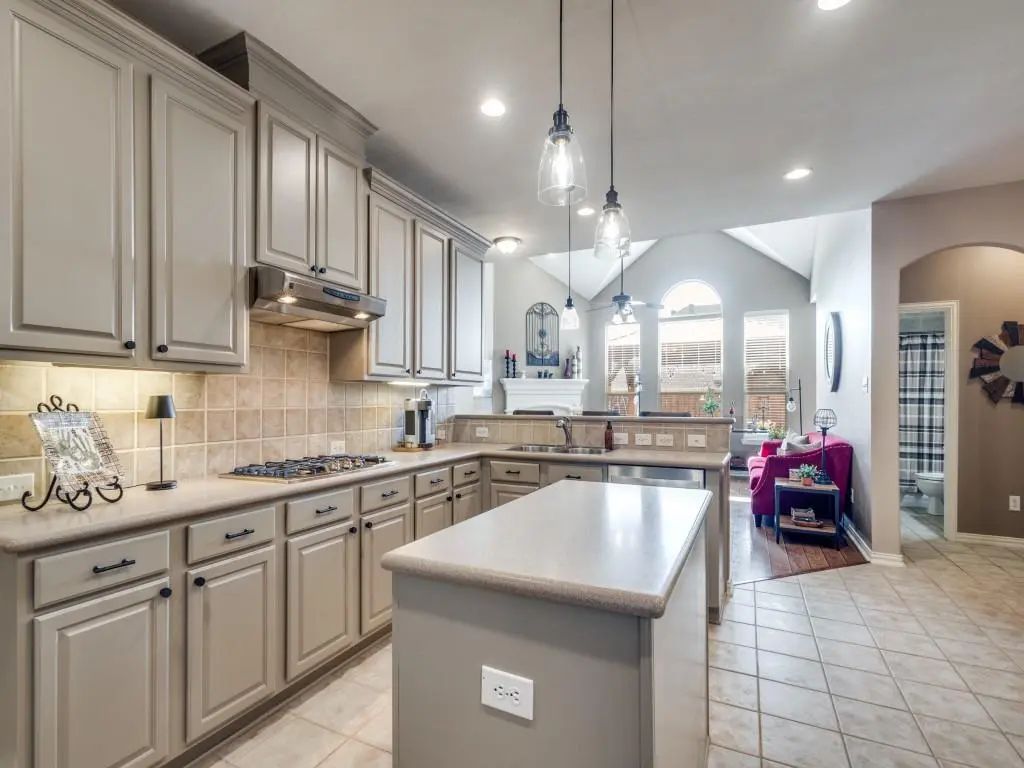 1301 Glen Hollow Lane, Flower Mound