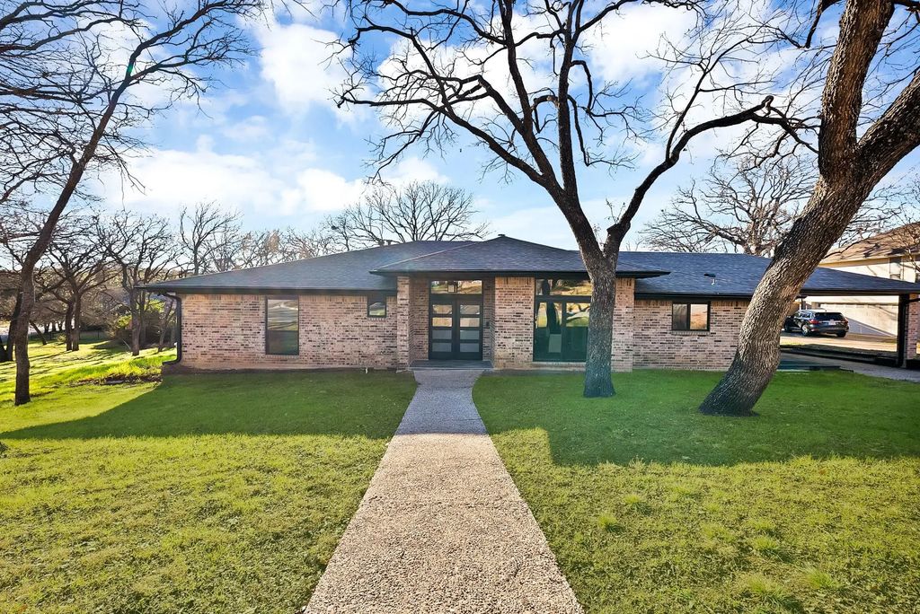 2814 Marquis Circle E, Arlington