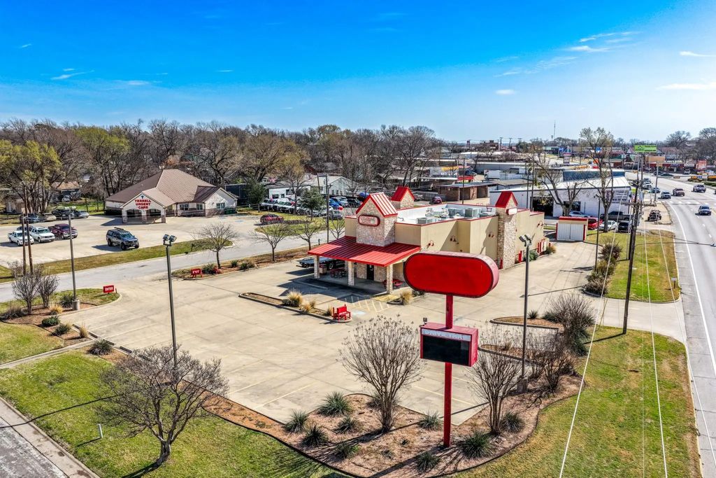 1014 W Moore Avenue, Terrell
