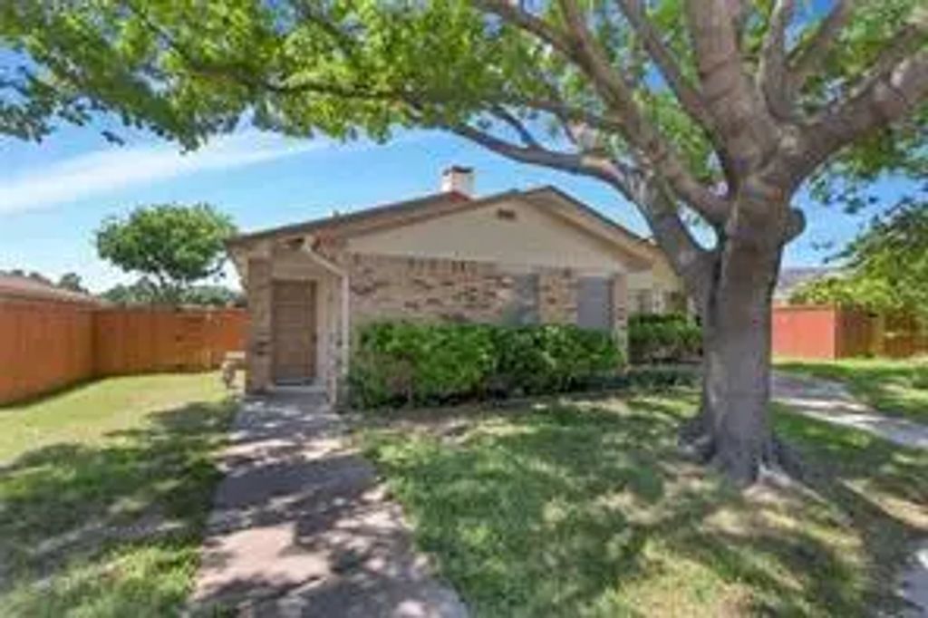 2221 Jackson Circle, Carrollton