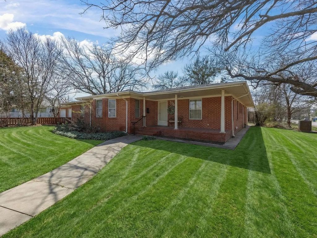 115 W Commerce Street, Henrietta