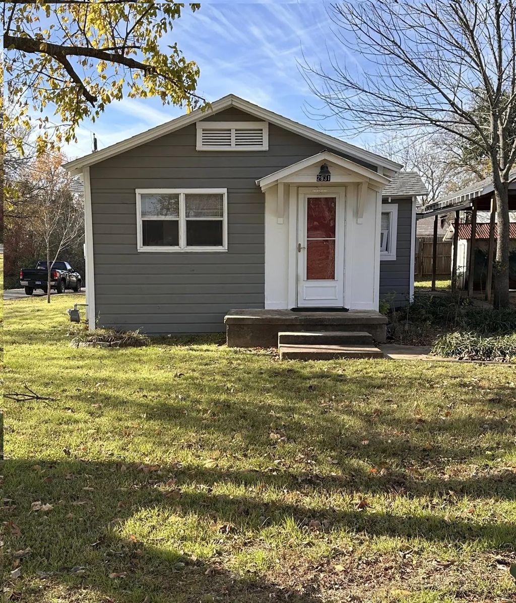 2931 S Barrett Avenue, Denison