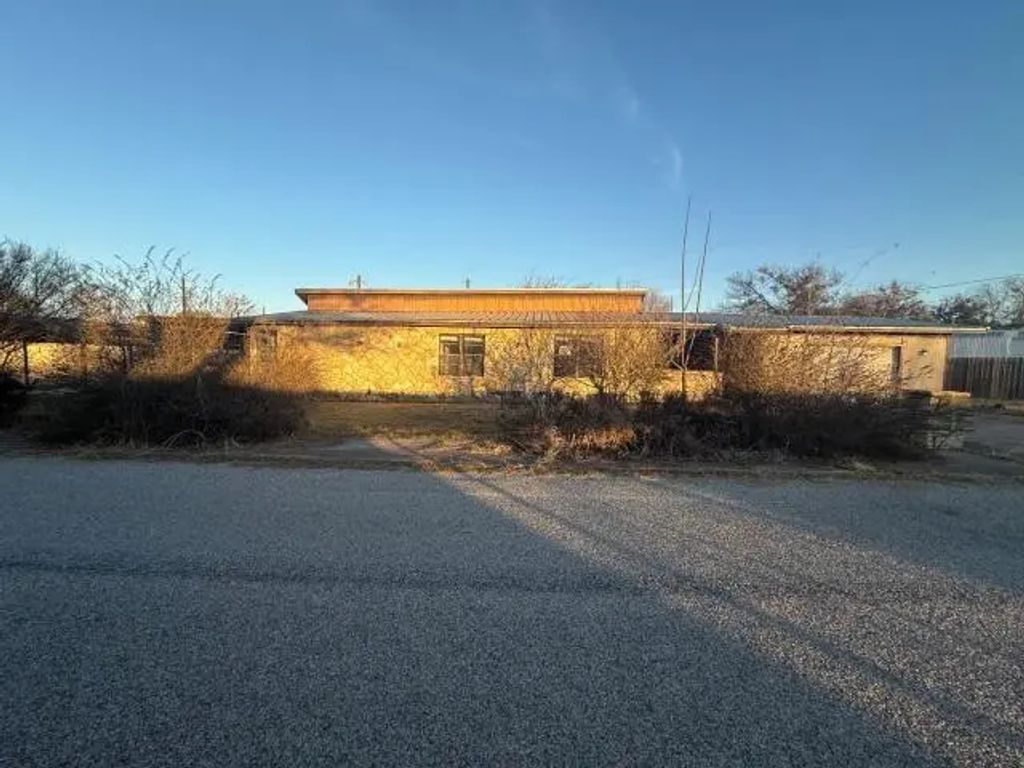 808 Flamingo Road, Granbury