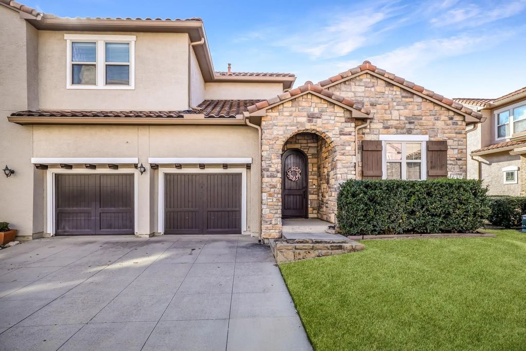 635 Via Ravello, Irving