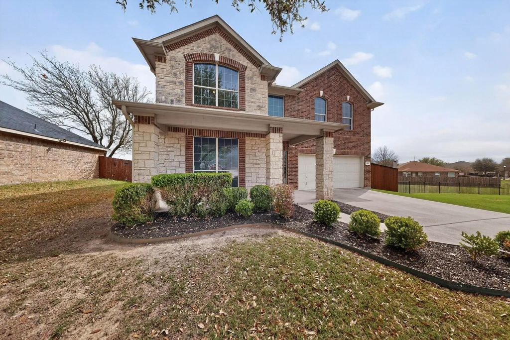 105 Canyon Court, Waxahachie