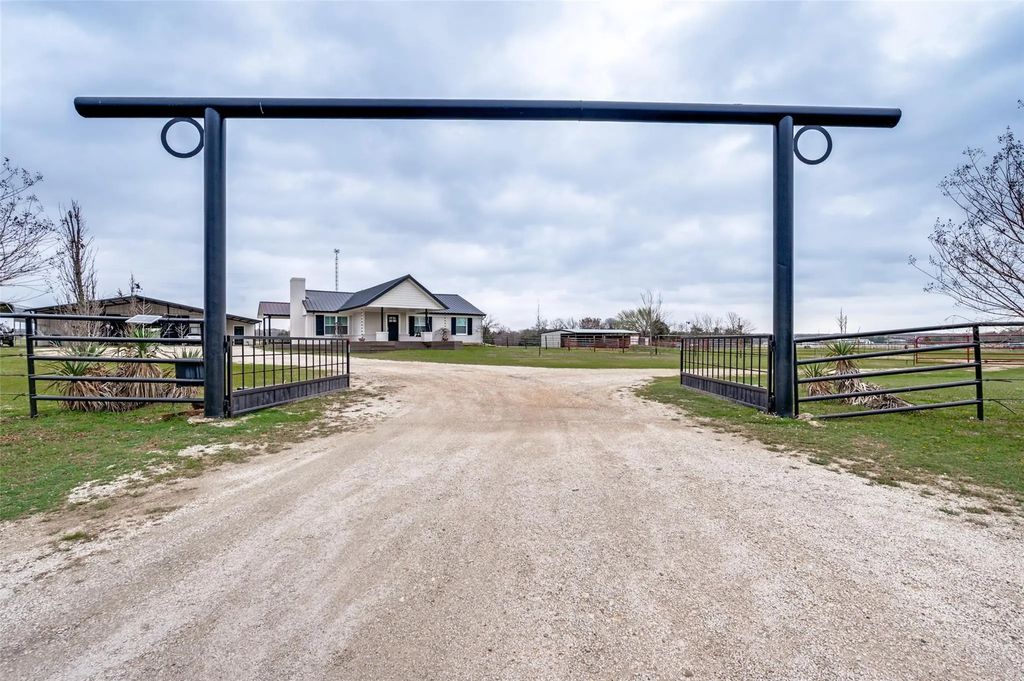 15076 S Fm 372, Valley View