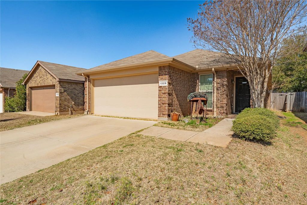 1329 Briarwood Drive, Azle