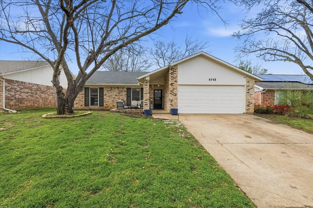 4748 Moss Rose Drive, Fort Worth