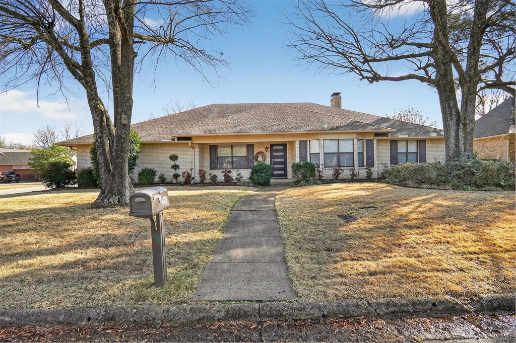4120 Holbrook Drive, Paris