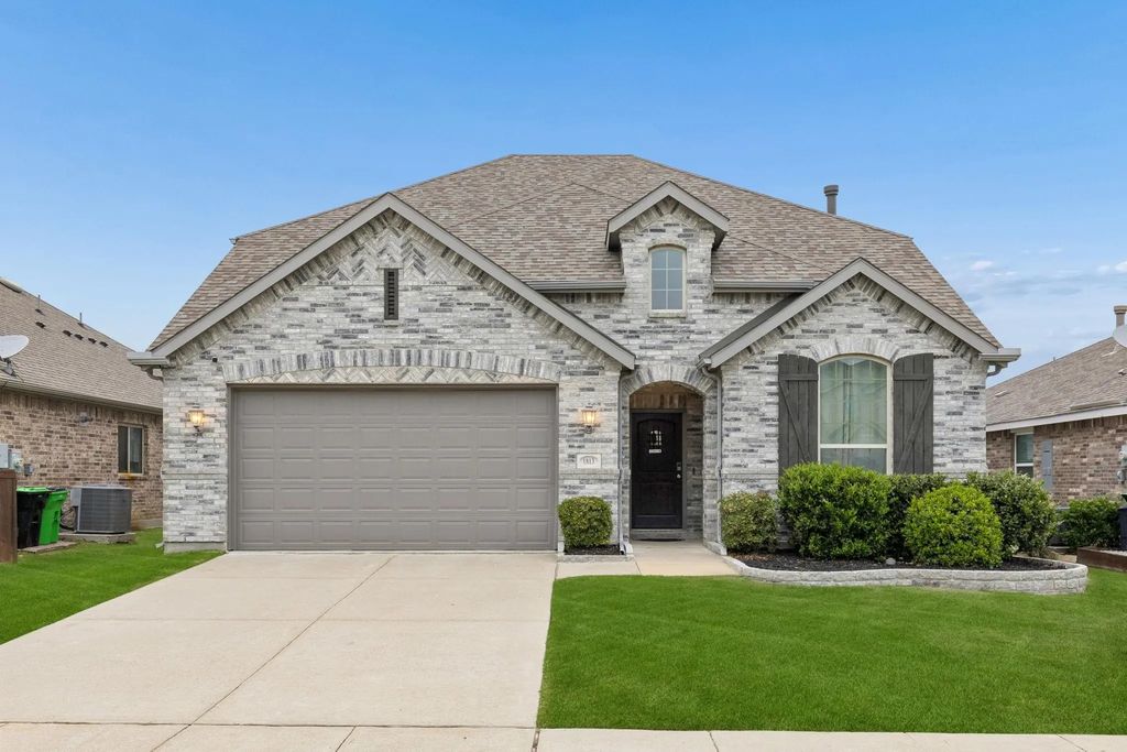1813 Meadow Trail Lane, Aubrey