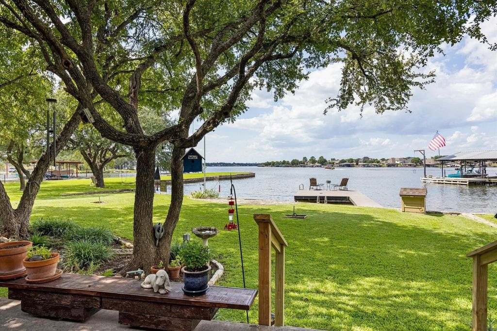 1308 Comanche Cove Court, Granbury