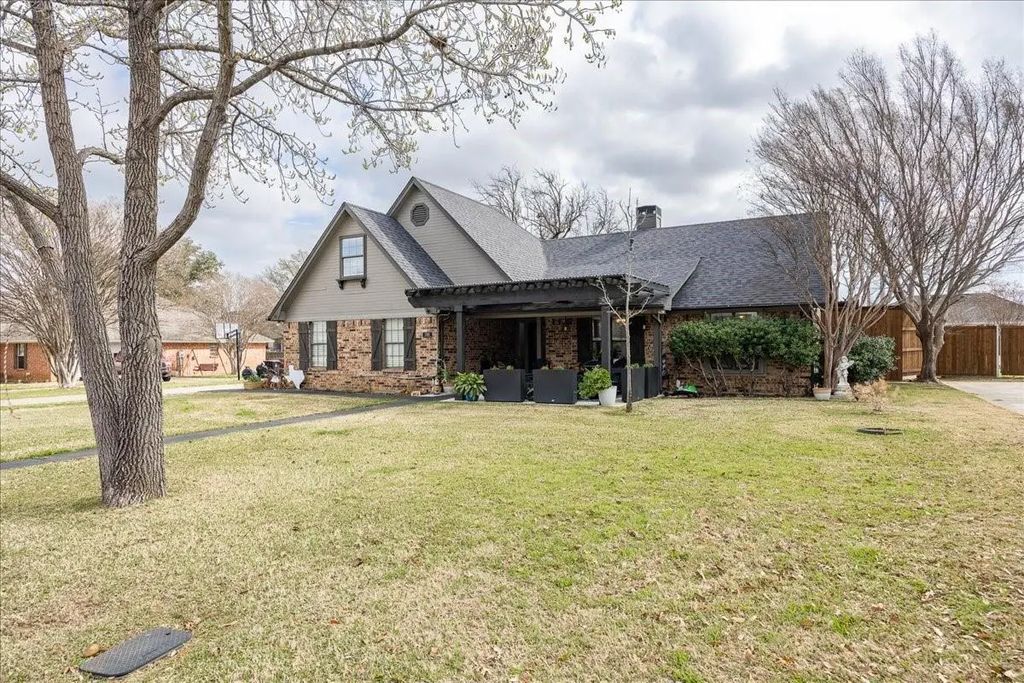 1301 N Saint Charles Avenue, Pilot Point
