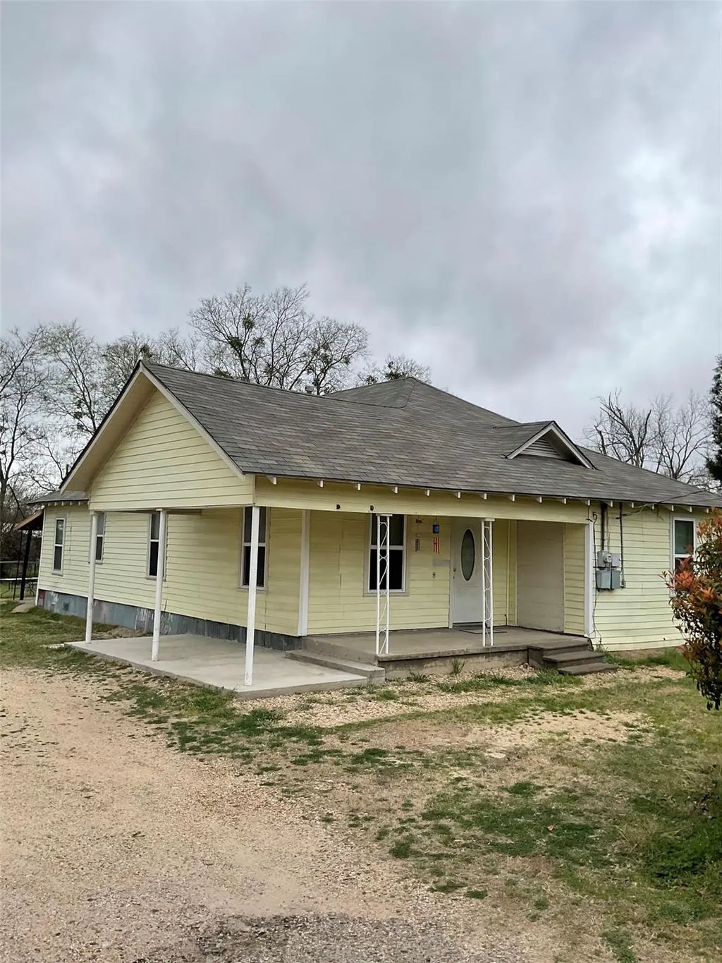 400 Travis , Mexia