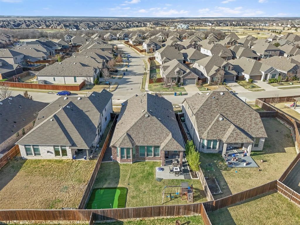 1600 Shetland Road, Aubrey