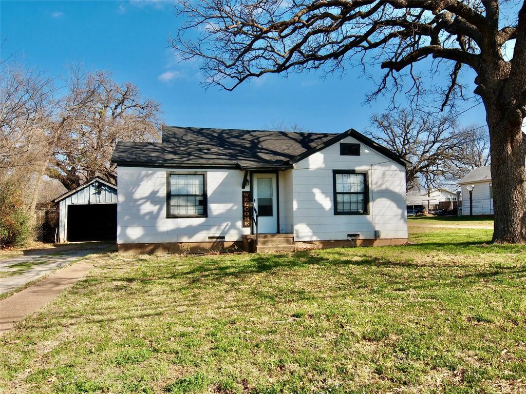 1327 Old Jacksboro Road, Graham