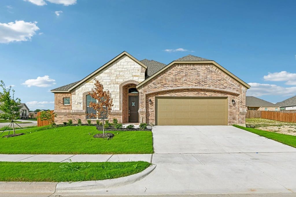 701 Broken Bow Lane, Cleburne