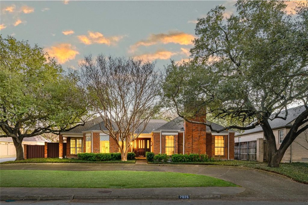 7026 Deloache Avenue, Dallas