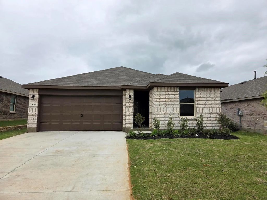 1912 Cherokee Lane, Cleburne