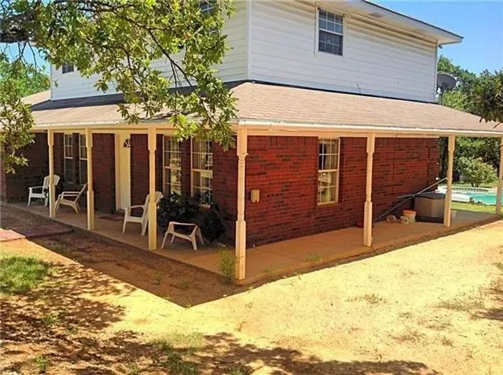 647 County Road 3657, Springtown