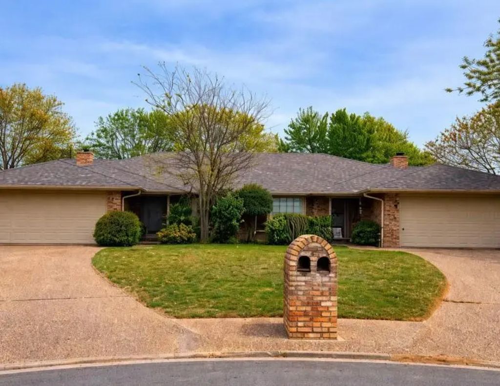 1500 Sharron Court, Cleburne