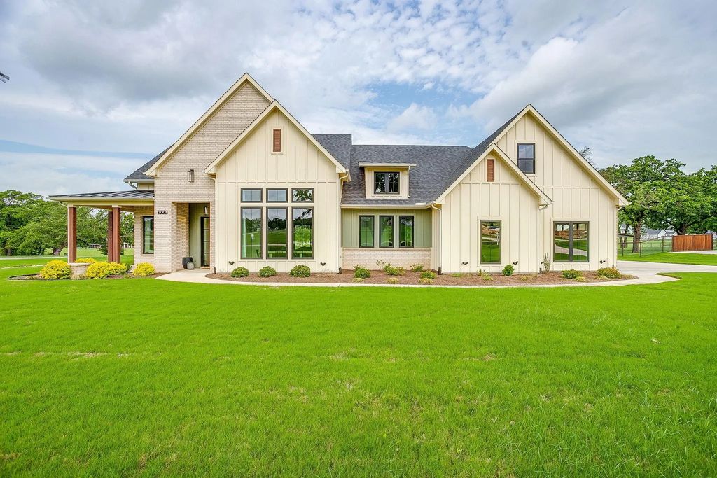 2001 Pinetree Post, Weatherford