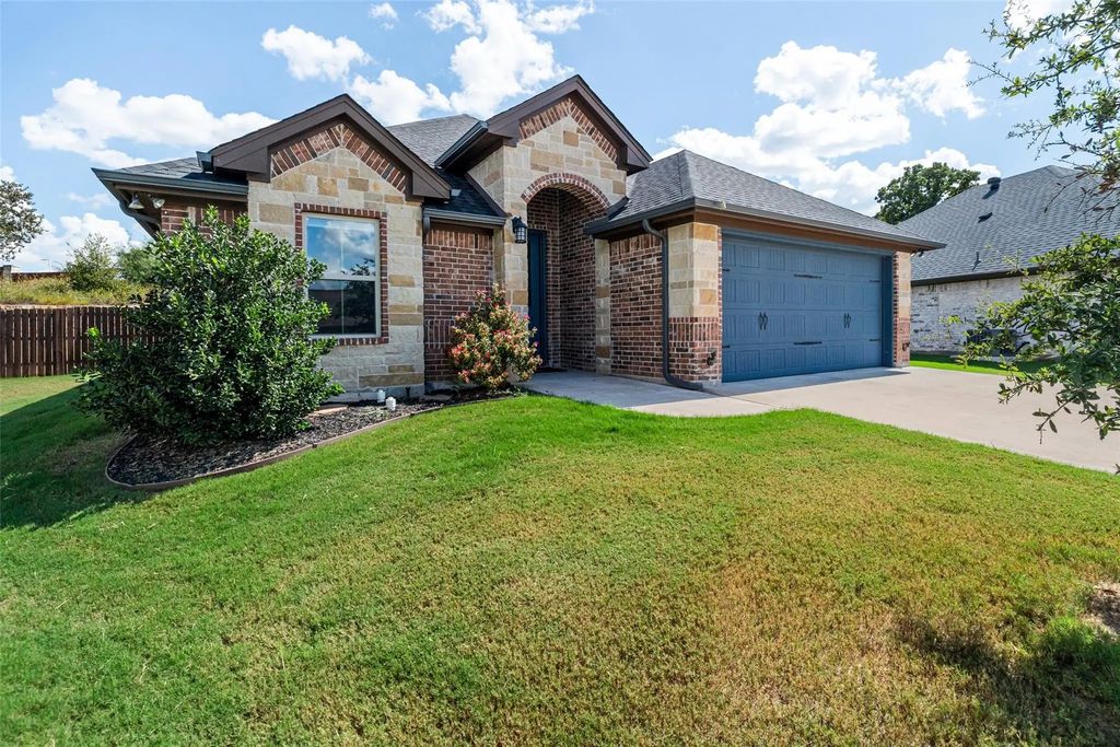 229 Jacinth Lane, Granbury