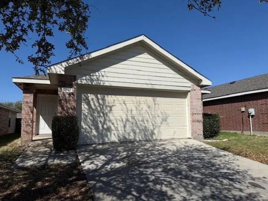 8921 Sun Haven Way, Fort Worth
