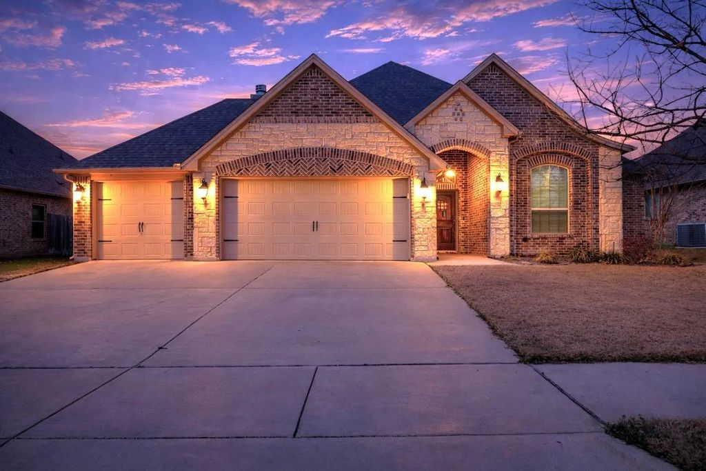 4004 Brookdale Road, Benbrook