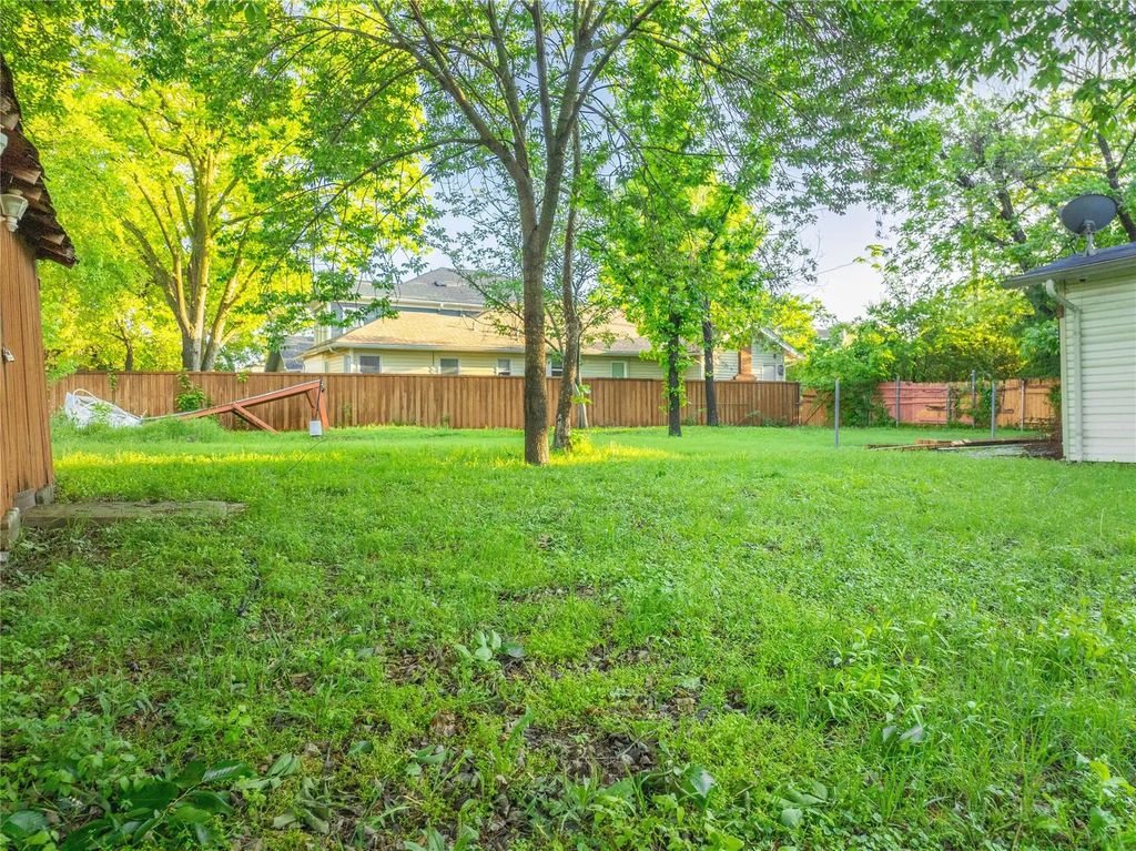 820 Elsbeth Street, Dallas