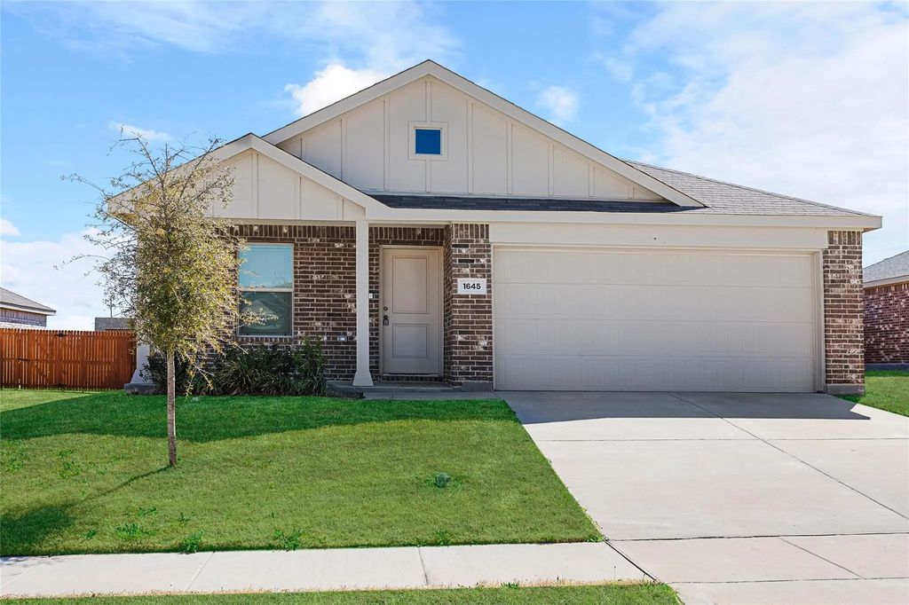 1645 Woodbrook Lane, Hutchins