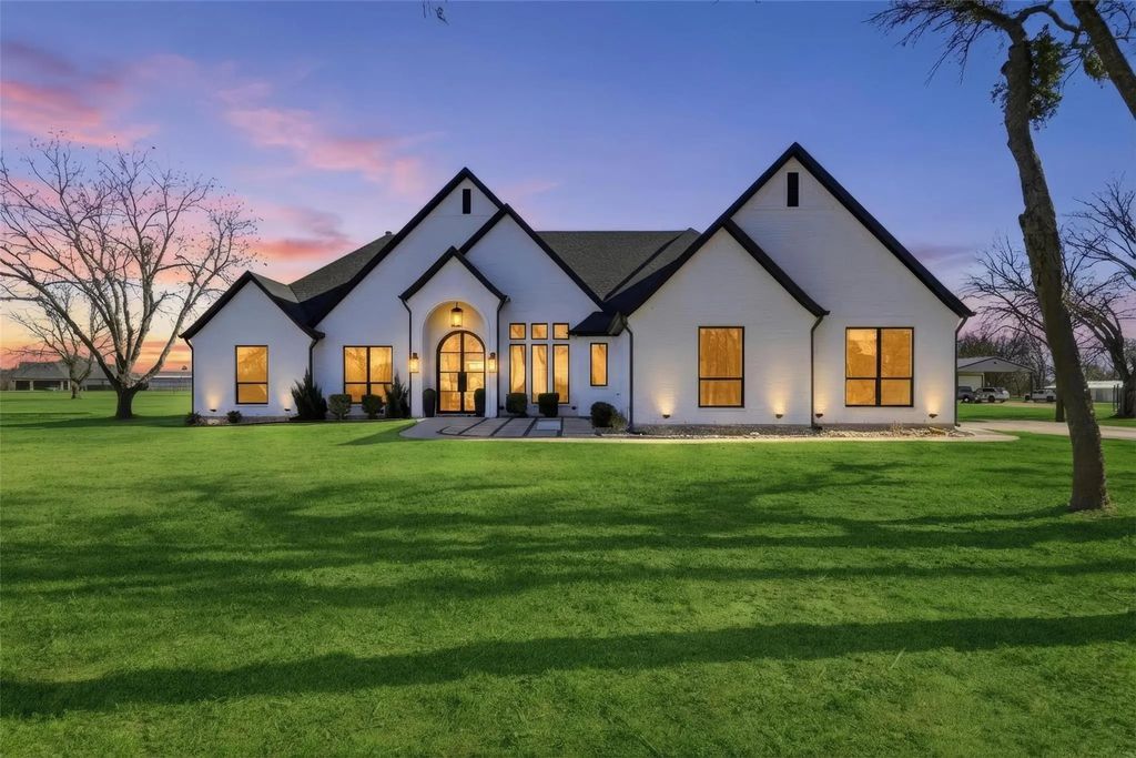 8301 County Road 204, Grandview