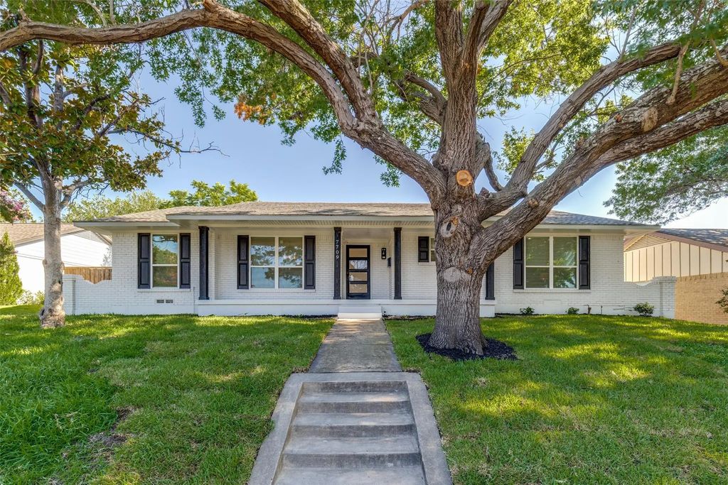 7709 El Pensador Drive, Dallas