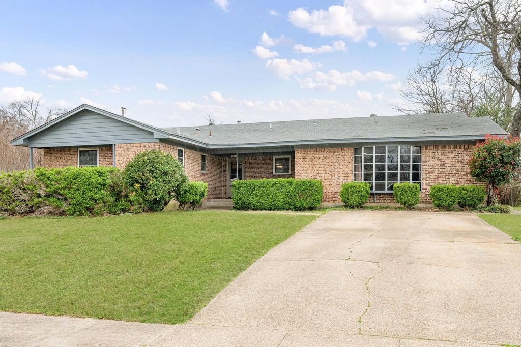 3213 Pecan Lane, Garland