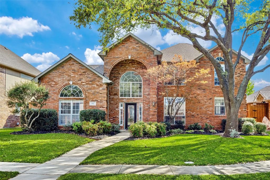 1902 Country Meadow Lane, Richardson