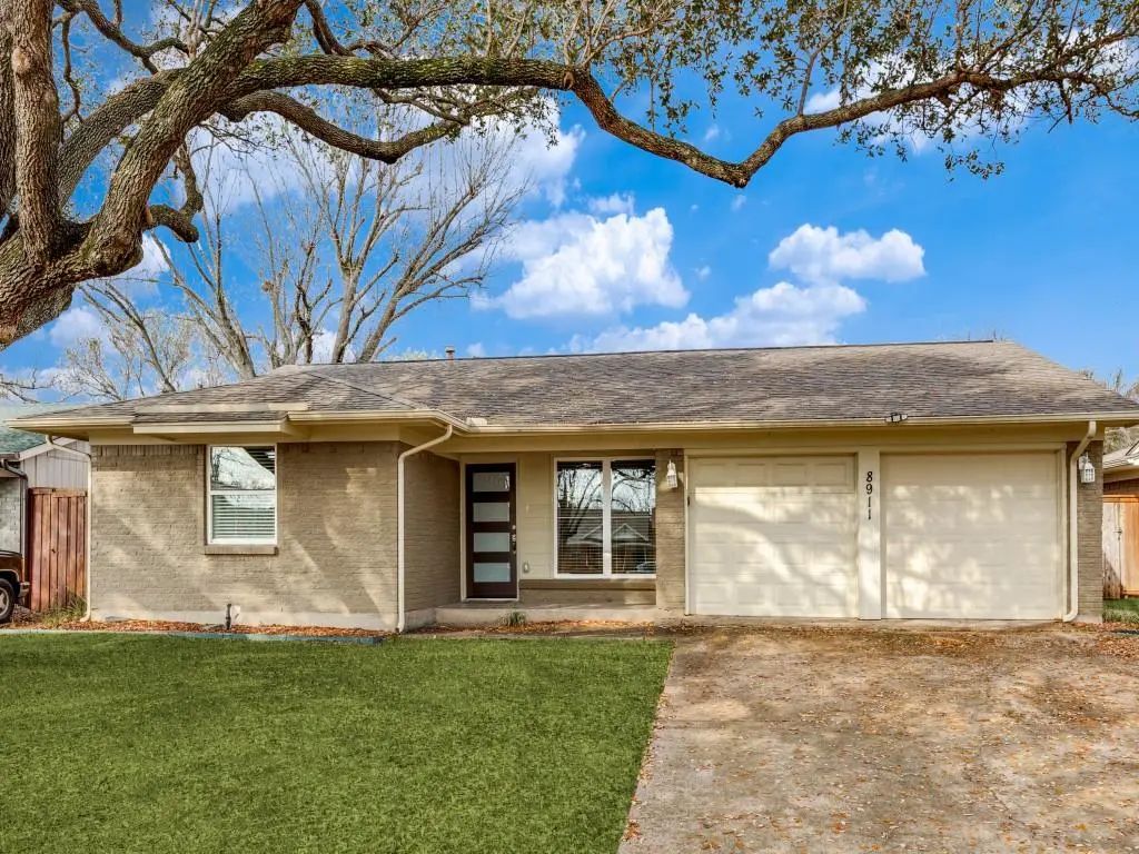 8911 Angleton Place, Dallas