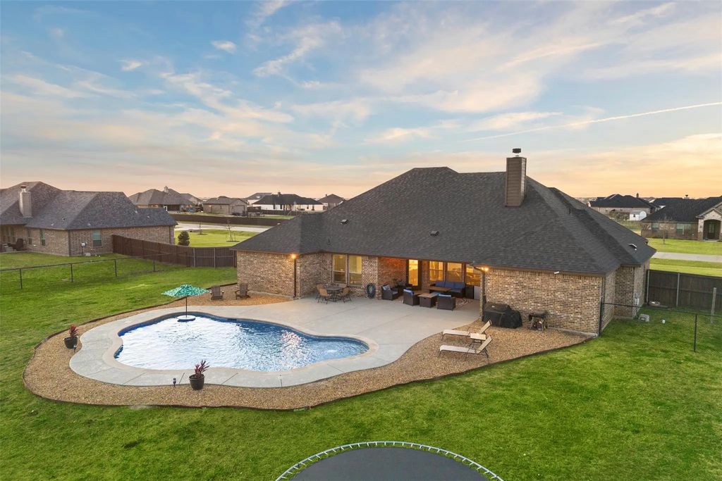 331 Crosswind Drive, Waxahachie