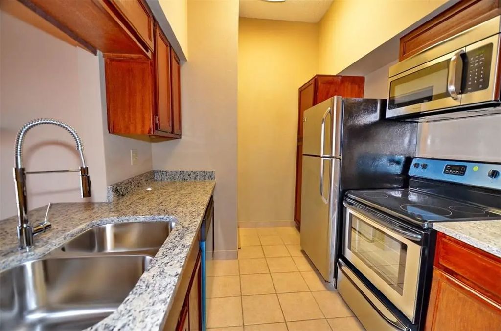 3701 Cedarplaza Lane 305, Dallas