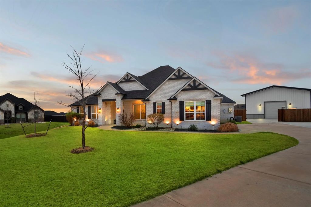 341 Hero Court, Waxahachie