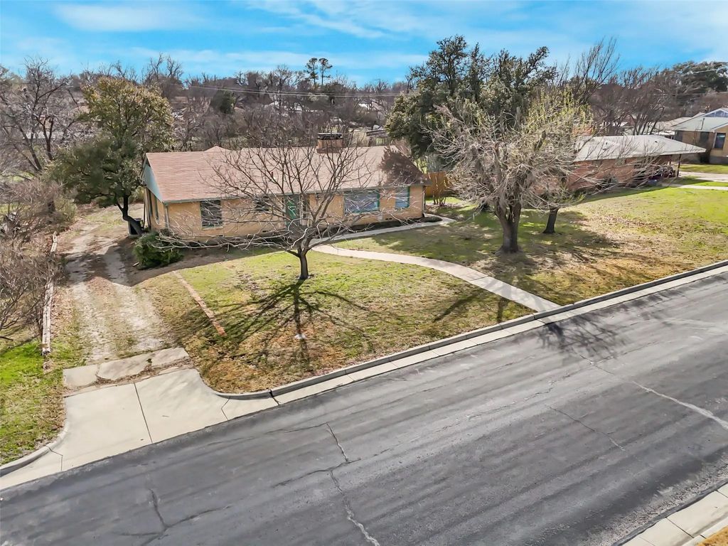 605 Hinton Street, Grand Prairie