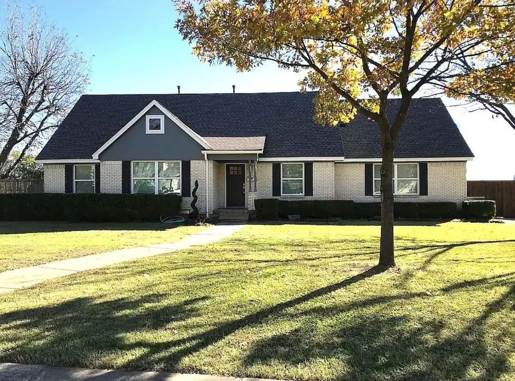 12106 Ridgefair Place, Farmers Branch