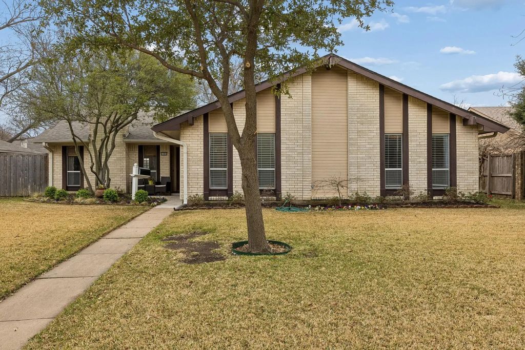 2305 Lawnmeadow Drive, Richardson