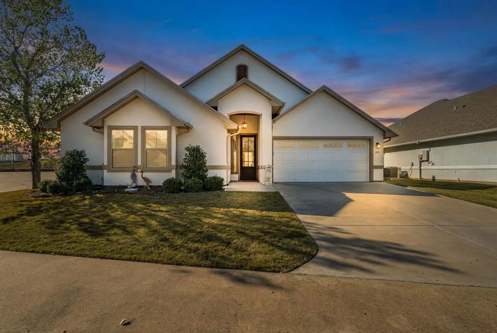 105 Easy Street, Glen Rose