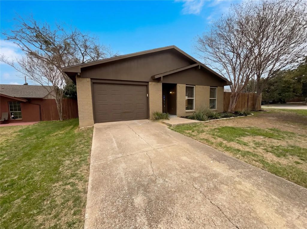 2005 Victoria Road, Carrollton