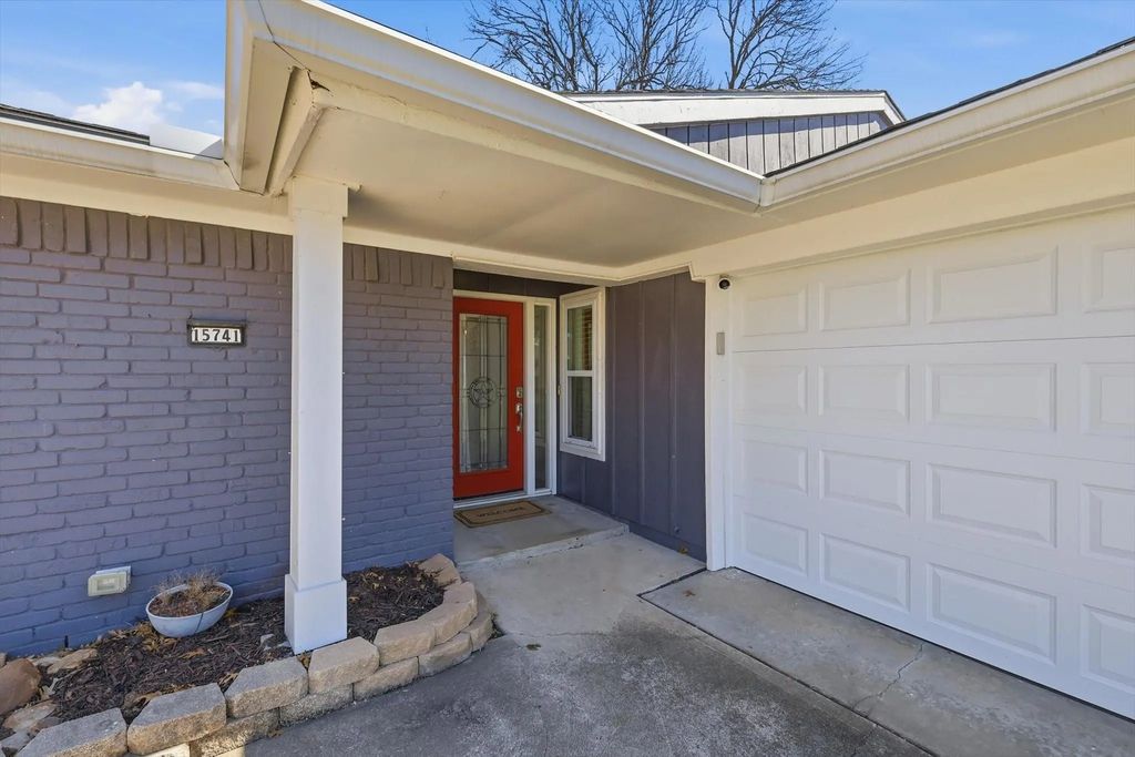 15741 Mapleview Circle, Dallas