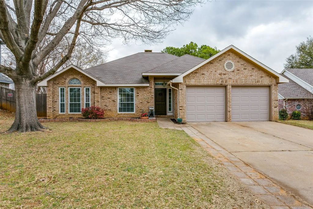 2704 Scrimshire Court, Euless