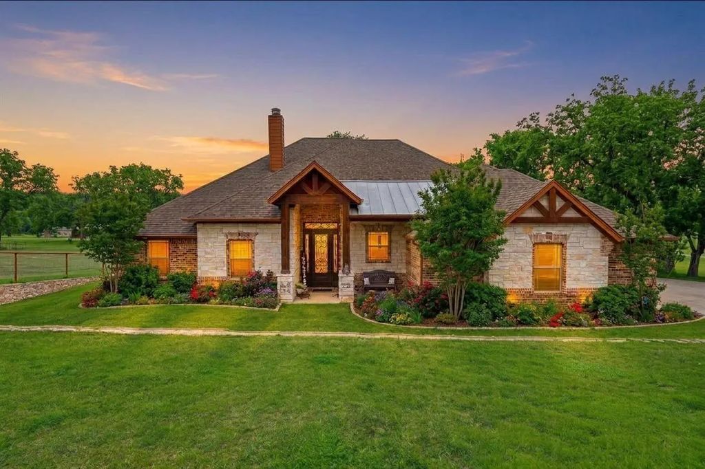 10008 Orchards Boulevard, Cleburne