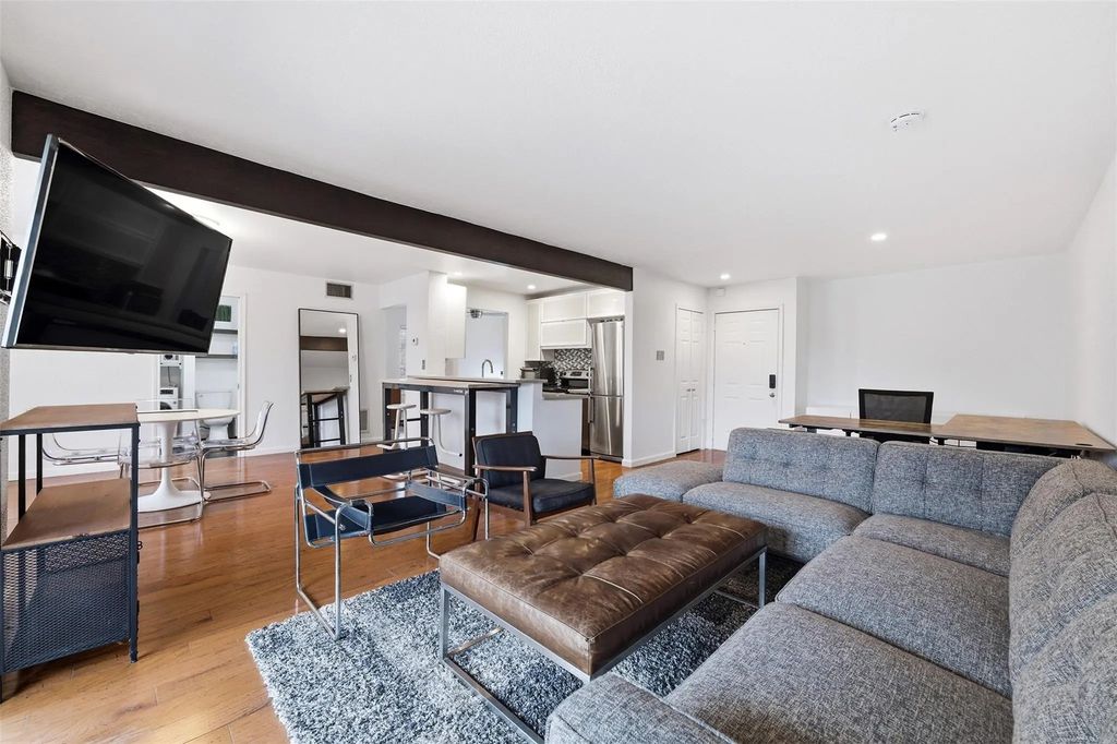 4837 Cedar Springs Road 311, Dallas