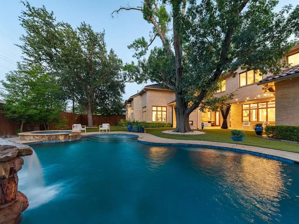 6507 Lupton, Dallas