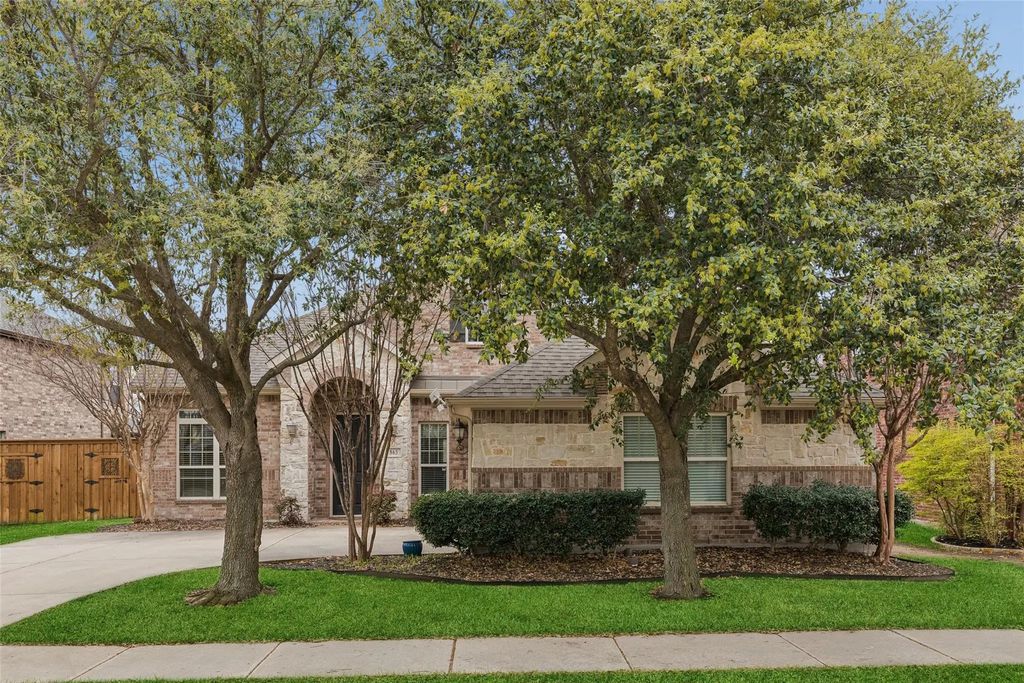 863 Gladewater Drive, Frisco