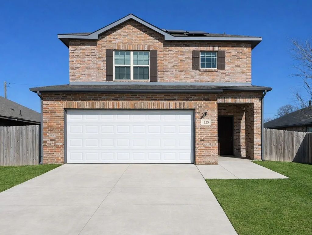 625 E Powell Avenue, Fort Worth